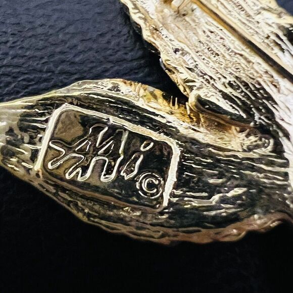 Vintage AAI Signed Gold Tone Textured Hummingbird Brooch 4095 - Picture 9 of 13